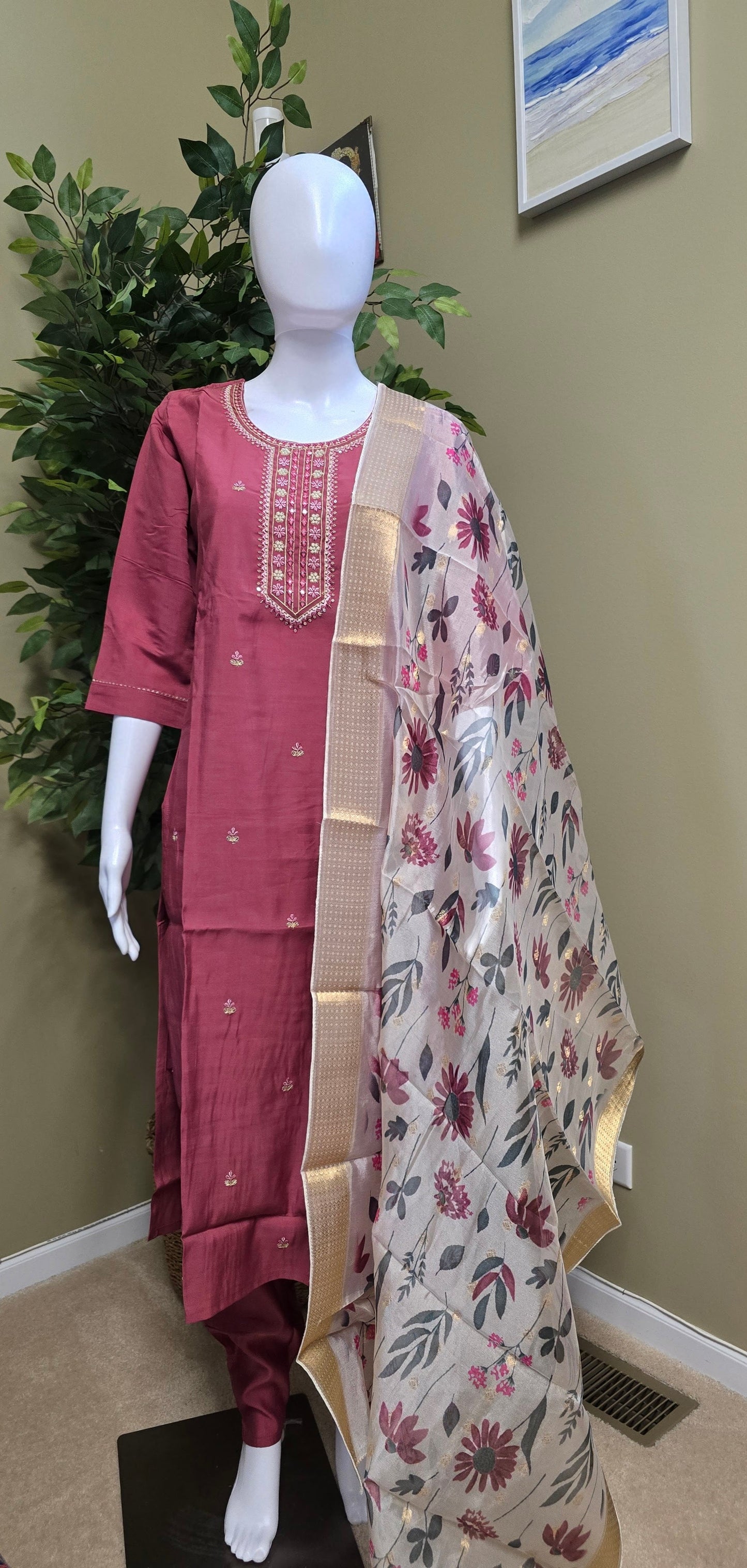 Elegant Rose Pink Silk Suit with Floral Dupatta - Bhargavi Collections USA